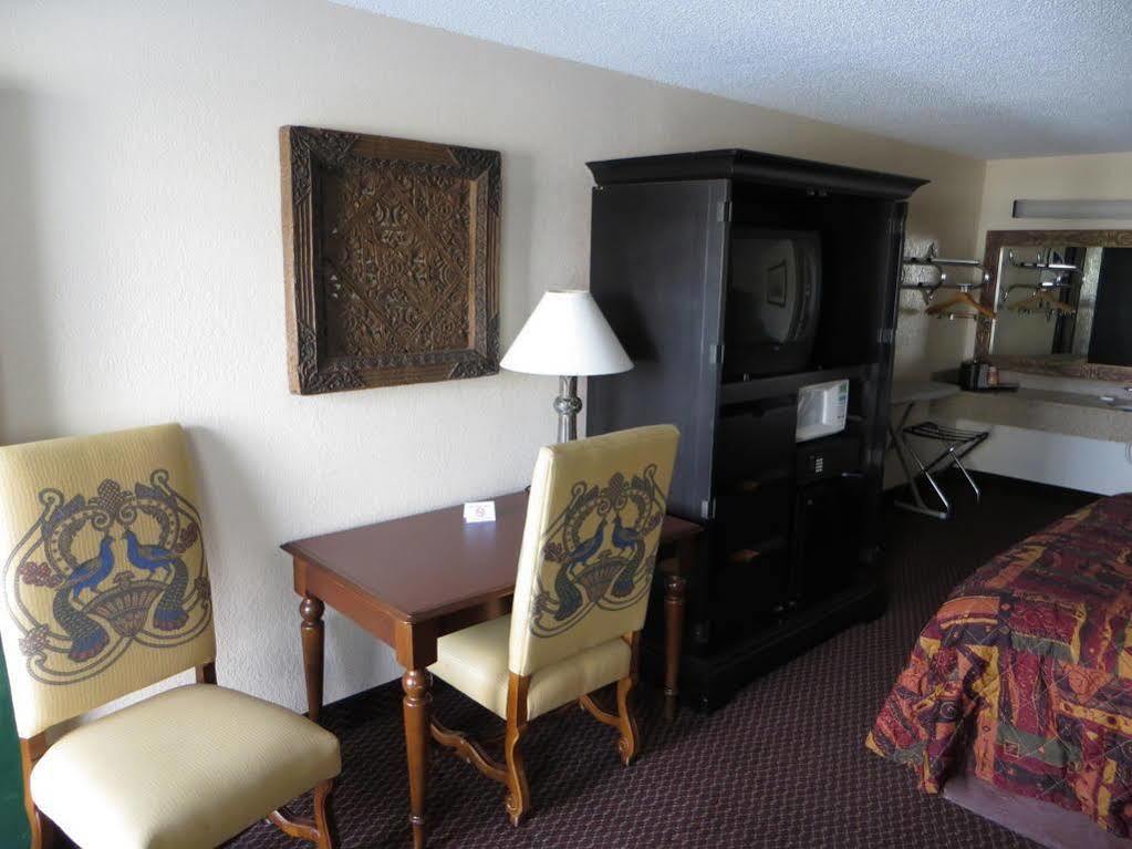 Super 8 By Wyndham Foley Motel Kültér fotó